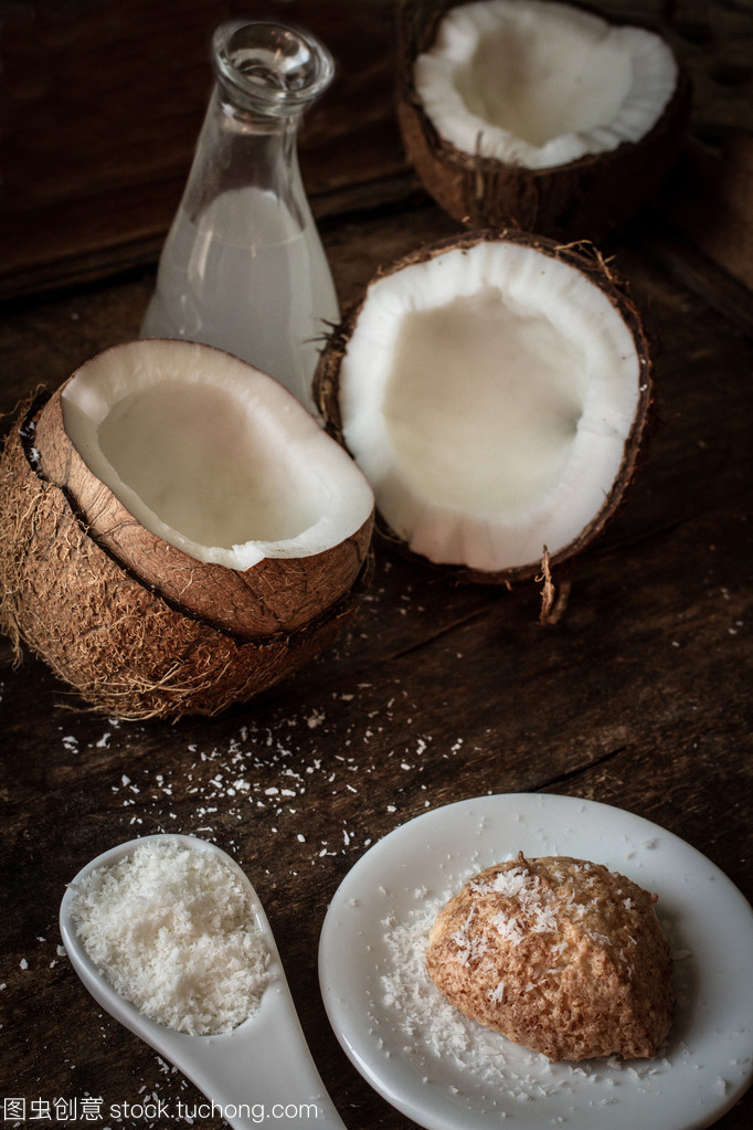 破碎的椰子。對印度食品美味的水果